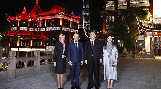 Xi and his wife meet French president and his wife