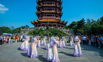 Holiday fuels China's performing arts industry