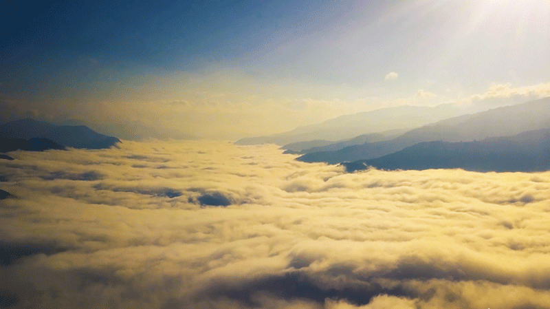 Spectacular sea of clouds in SW China's Yunnan Province