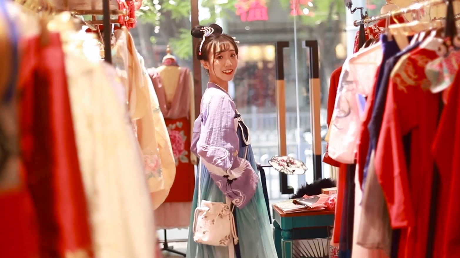 Passionate millennial stylist revitalizes Hanfu culture