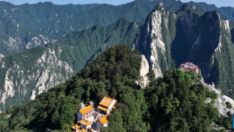 In pics: visitors on Huashan Mountain in NW China's Shaanxi