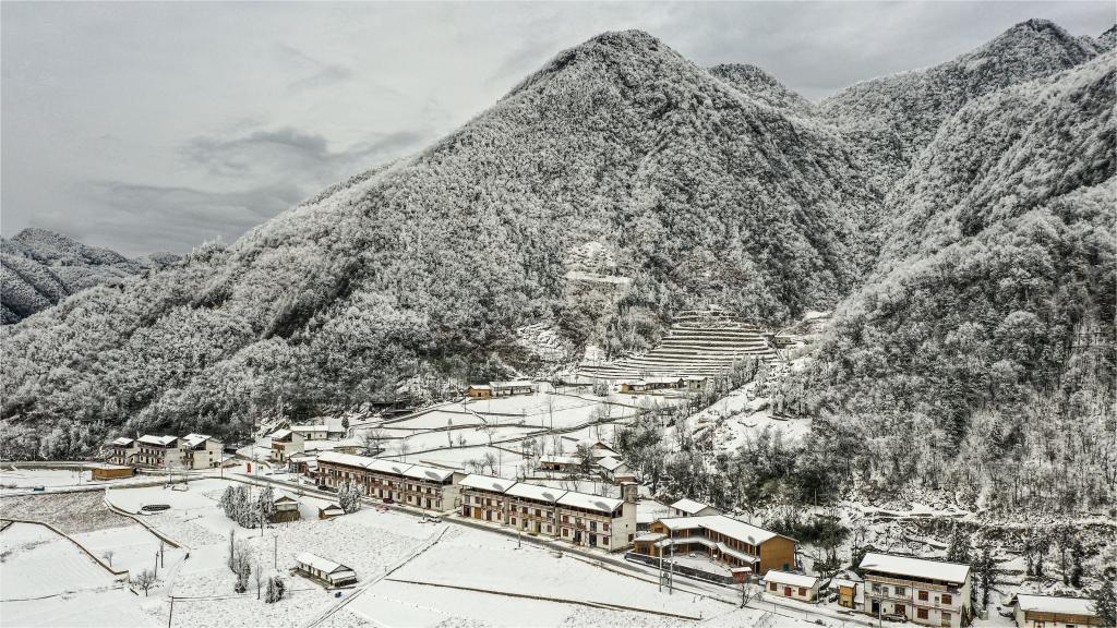 Snow scenery at section of Wushan Mountain in China's Chongqing