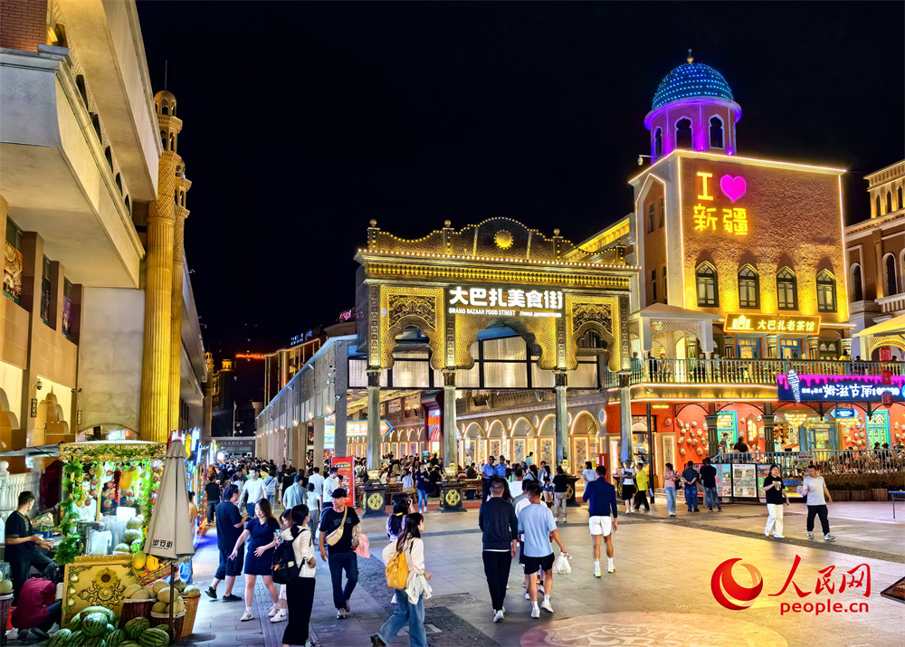 A glimpse of vibrant nightlife at international grand bazaar in NW China's Xinjiang