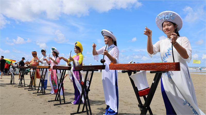 S China's Jing ethnic group celebrates traditional Ha Festival