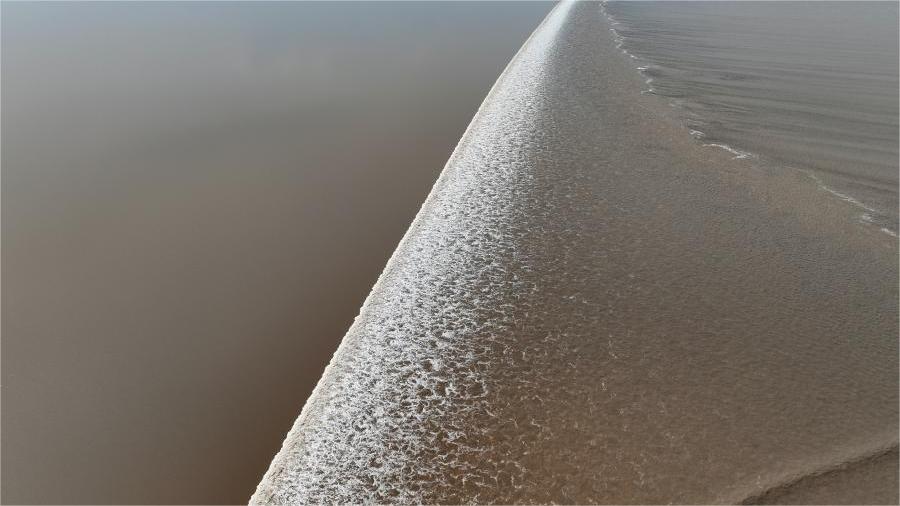 Tidal waves collide on Qiantang River