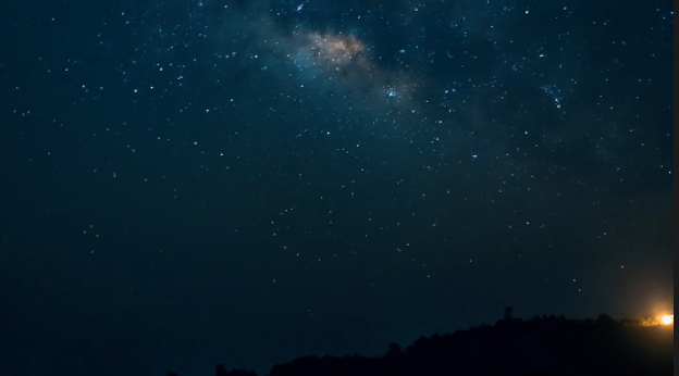 Time-lapse photography captures dreamlike starry sky above Pu'er, SW China's Yunnan