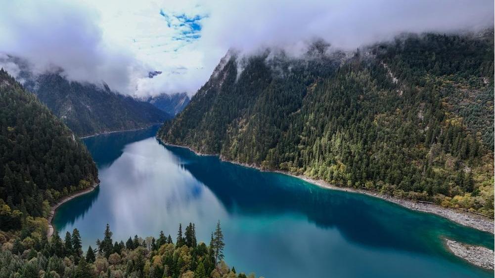 Autumn view of Jiuzhaigou in China's Sichuan