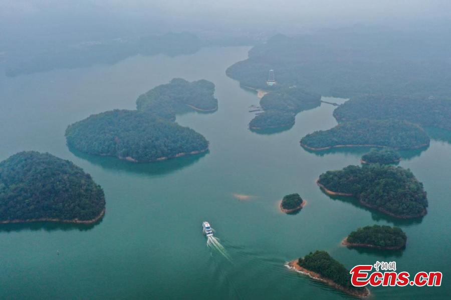 Mist-shrouded Lushan Xihai scenic spot in Jiangxi